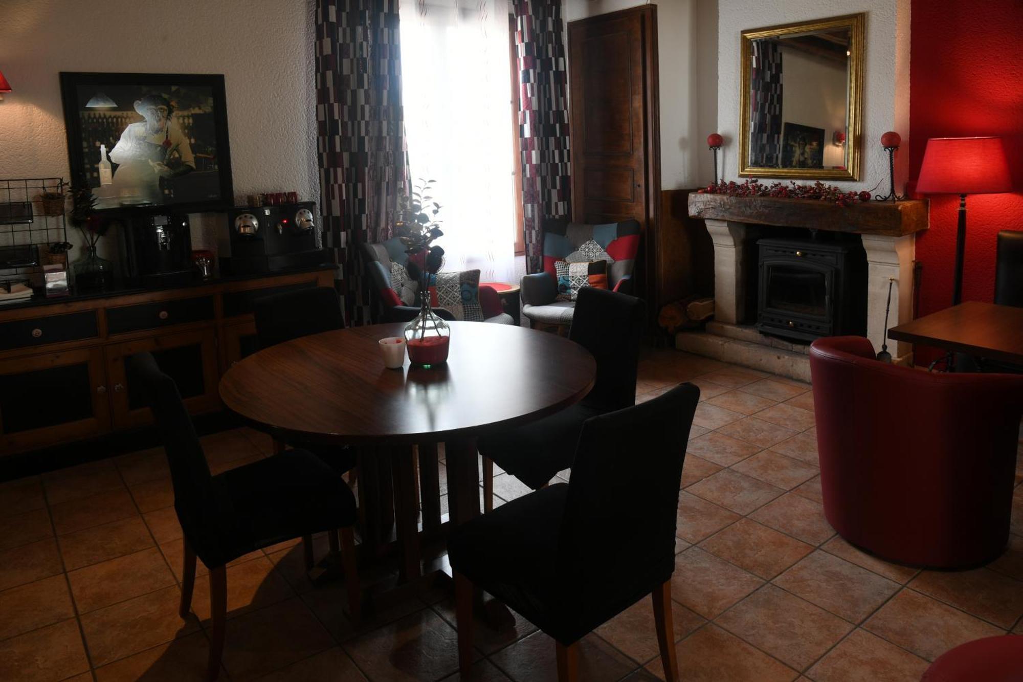 Hotel Logis De Launay 3*